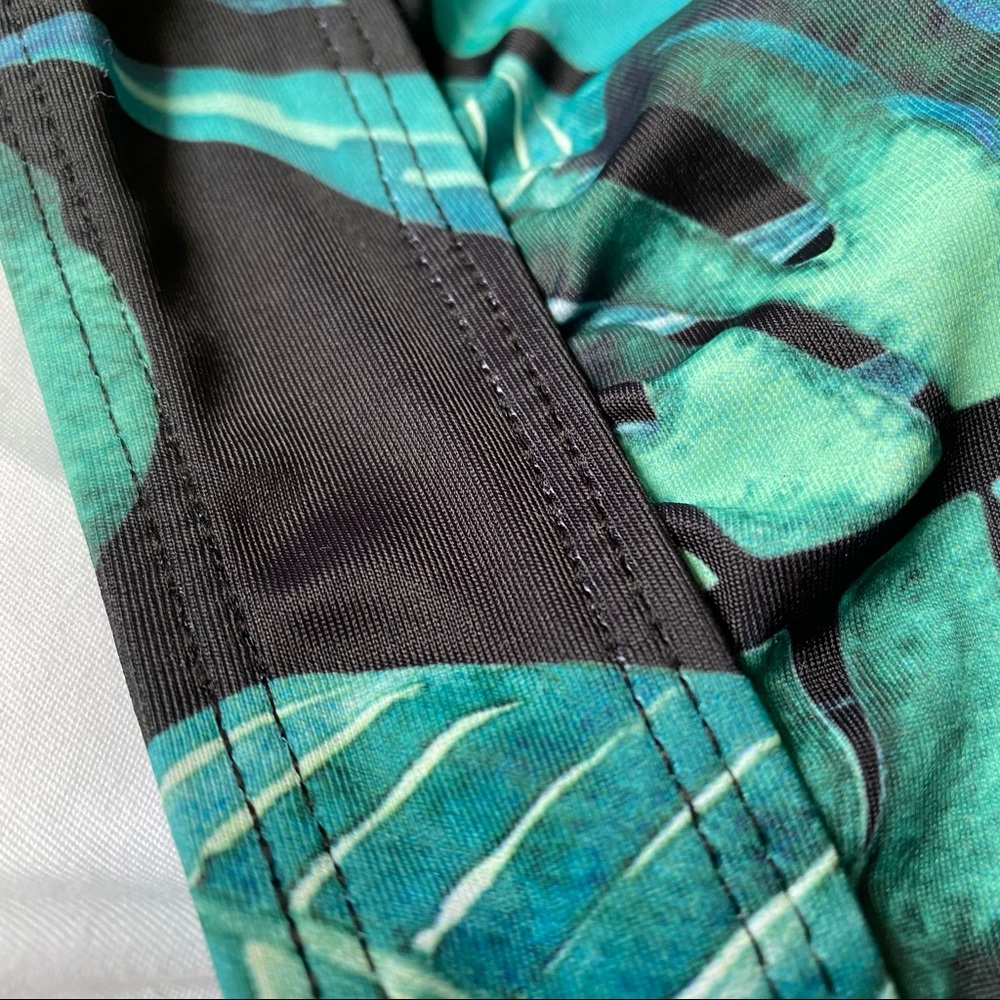 Tropical Leaf Print Ladder Front Bikini Top - Picture 3 of 12